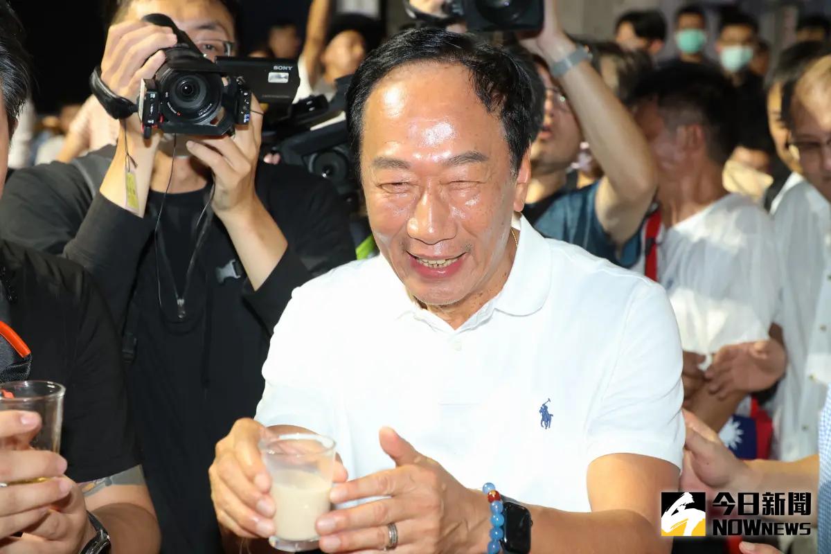 ▲鴻海創辦人郭台銘2016年喊出的200元退休價，經過減資還原後，正是28日收上的鴻海股價250元。（圖／記者陳明中攝，2023.08.29）