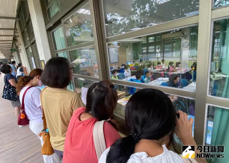 ▲明天8月30日為國小、國中、高中的開學日，也意味著長達兩個月的暑假正式結束，學子們今晚可要早睡準備收心囉！（圖／記者陳明中攝）