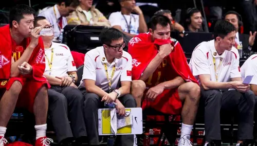 ▲中國大陸男籃球星易建聯發布微博正式宣布退役，他在2013年亞錦賽的神情落寞。（圖／取自微博）