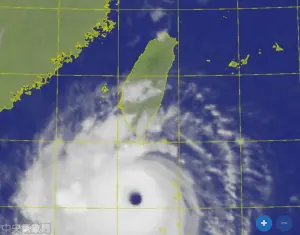 ▲蘇拉颱風不只暴風圈觸陸，過去3小時也有增強長胖的情況出現，對屏東、台東的風雨影響相當劇烈。（圖／翻攝中央氣象局官網）