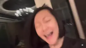 ▲女兒開學前一晚,小S興奮地跳舞、無聲歡呼。(圖/翻攝自小S IG) ▲女兒開學前一晚,小S興奮地跳舞、無聲歡呼。(圖/翻攝自小S IG)