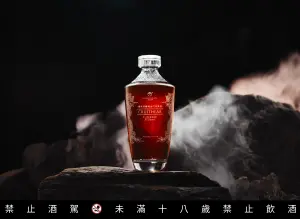 創世者桶陳高粱酒 ▲「創世者桶陳高粱酒」除純飲外,也可以水割法品飲隨著不同比例產生的萬千變化酒香風味。(圖/品牌提供)