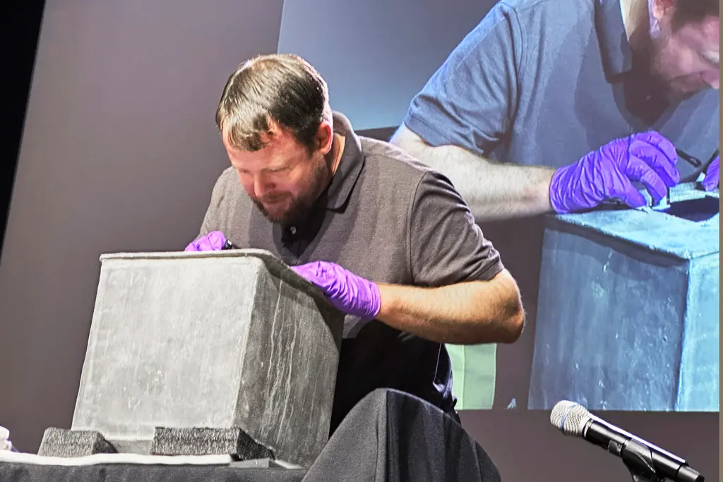 ▲美國西點軍校直播揭密百年歷史時光膠囊，卻發現裡頭空空如也。（圖／美聯社／達志影像）