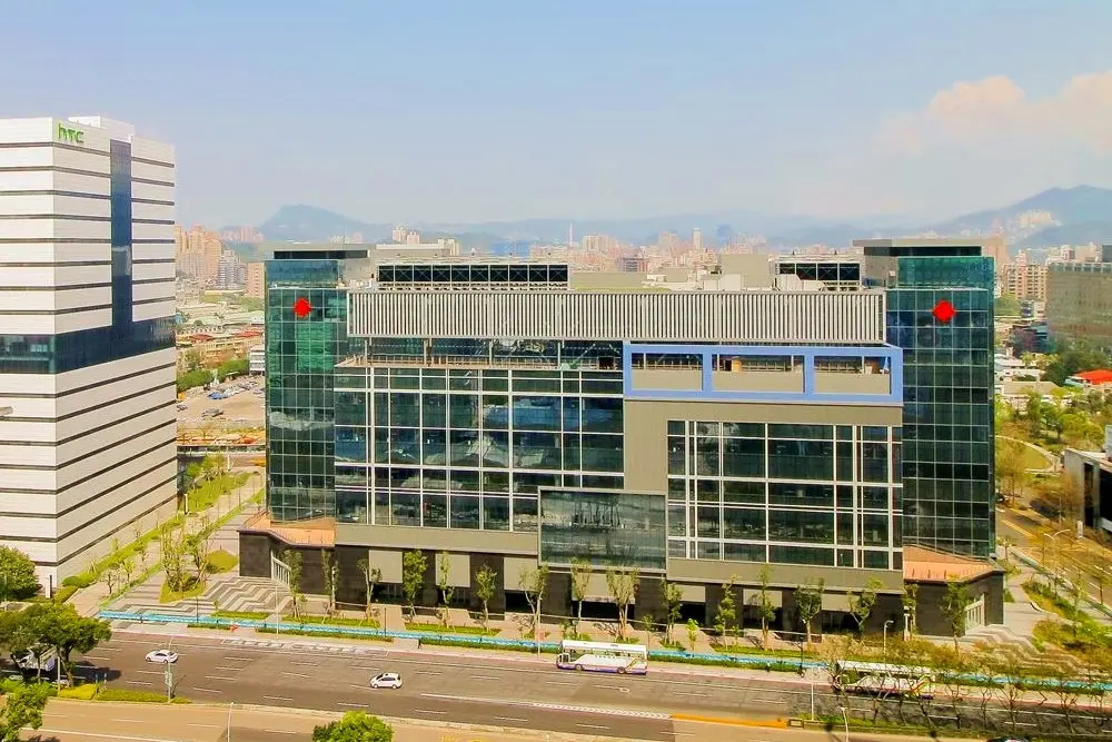 ▲新店裕隆城今（20）日試營運，最具亮點全球最大誠品將進駐，周遭房市「天天成交」超夯。（圖／永慶房屋提供）