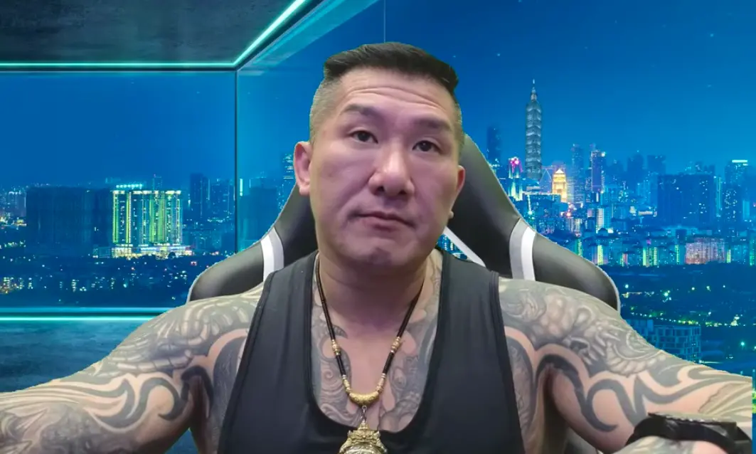 ▲館長時常在直播中針砭時事。（圖／翻攝自館長陳之漢直播）