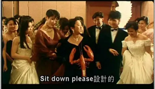 ▲電影《與龍共舞》中，葉德嫻穿著經典「義大利名師Sit Down Please名師設計的龍蝦裝」。（圖／翻攝畫面）