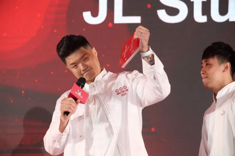 ▲J L Studio自2020年獲得米其林二星以來，終於在第三年曩獲三星，是全球首家以新加坡菜獲得三星的餐廳。（圖／記者陳明中攝）