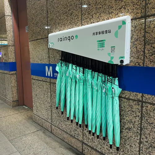 ▲今（31）日台北捷運也在臉書上正式宣布「共享傘服務」上線，消息也引發通勤族狂讚：「等好久了」。（圖／台北捷運臉書）