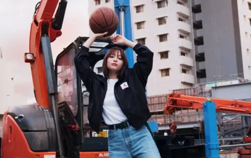 ▲日本女模特兒廣瀨鈴(広瀬すず)被封為日本隊男籃勝利女神。(圖/広瀬すずIG) ▲日本女模特兒廣瀨鈴(広瀬すず)擁有不少粉絲,但在籃球面前,她也深深被吸引。(圖/広瀬すずIG)