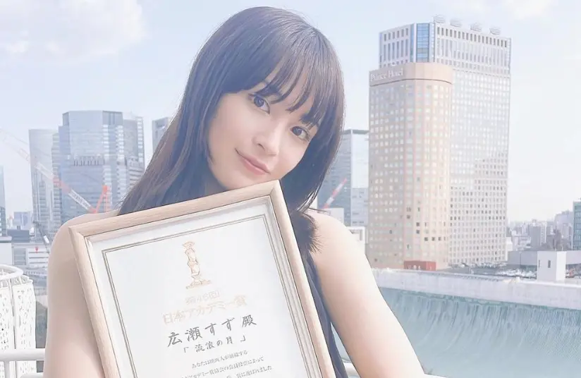 ▲日本女模特兒廣瀨鈴（広瀬すず）被封為日本隊男籃勝利女神。（圖／広瀬すずIG)