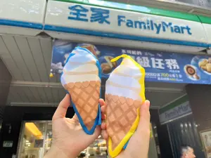 霜淇淋任一口味,再加價49元即可獲得霜淇淋造型購物袋。(圖/記者鍾怡婷攝) ▲霜淇淋任一口味,再加價49元即可獲得霜淇淋造型購物袋。(圖/記者鍾怡婷攝)