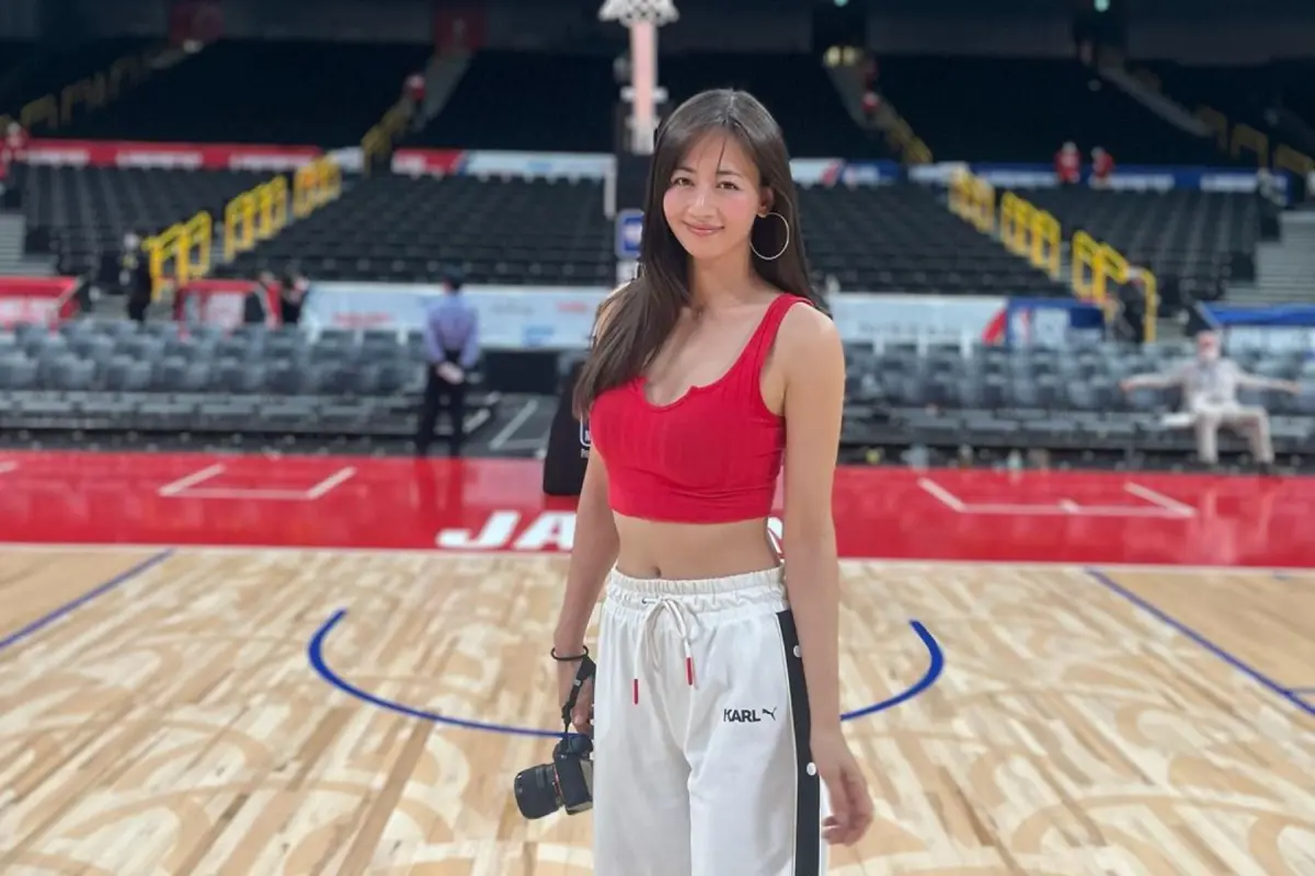 ▲宮河麻耶因外型出眾，擁有混血臉蛋，受封為NBA最美女記者，還練就「極致美臀」連球星也看呆。（圖 / 宮河麻耶IG）