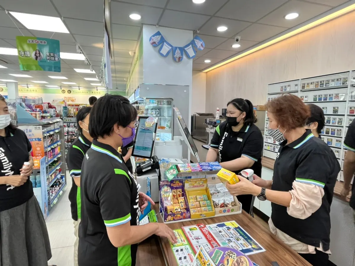 ▲經濟部今日發布攸關中小企的3個辦法，其中新增65歲以上部分工時員工，以及部分工時員工加薪所適用的租稅優惠，鼓勵廠商進用高齡勞工，且主動幫員工加薪。（圖／屏東縣府提供）