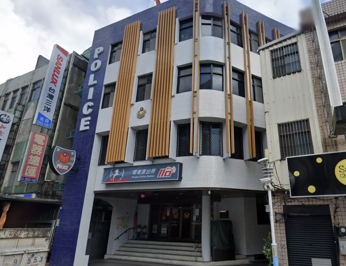 ▲新北板橋區中山路二段、三民路口，位在埔墘派出所對面的大樓發生墜樓案。（圖／翻攝google map）