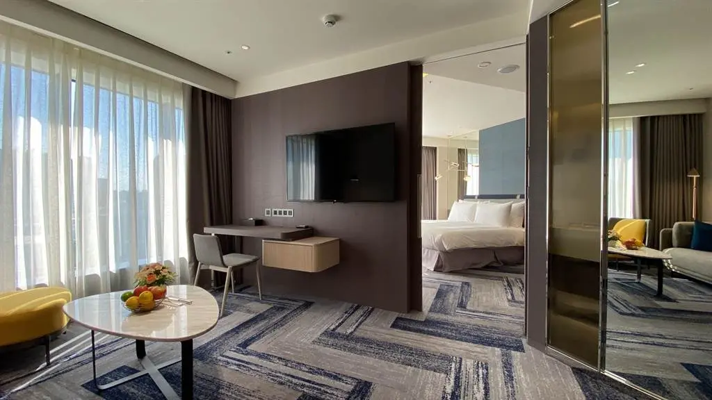 ▲桃園市五星級尊爵大飯店，全新翻修的房間也令泰國旅行社留下深刻的印象。（圖／桃園市政府觀旅局提供）