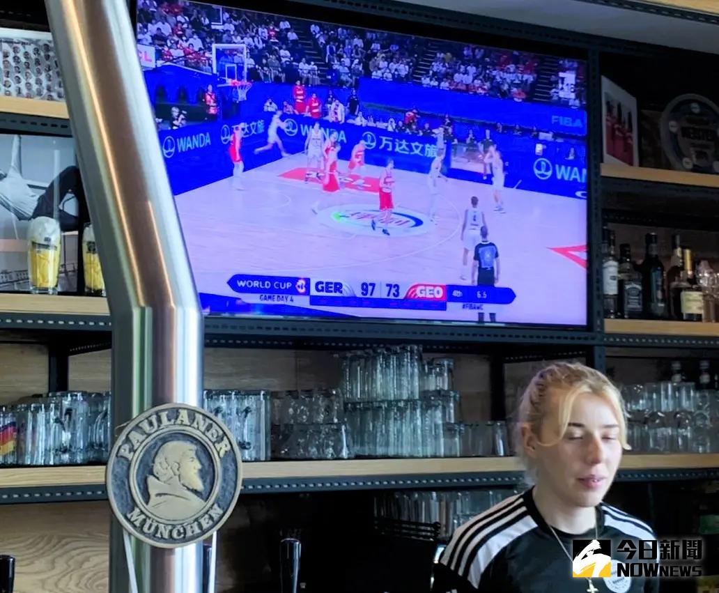 ▲德國男籃在世界盃奪下4連勝，連德國人也瘋狂。記者廖聿偉攝