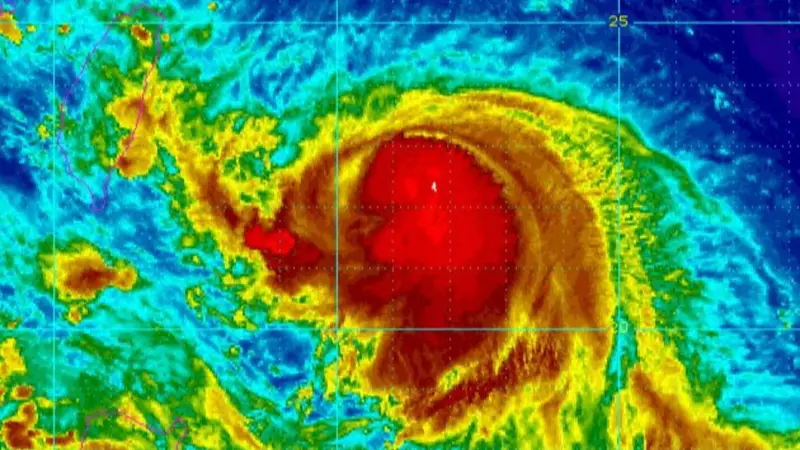 ▲海葵颱風路徑又南修，中央氣象局宣布2日上午11:30發布陸上颱風警報，估計海葵颱風明（3）晚登陸台灣。（圖／翻攝自NOAA）