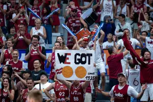 ▲擊敗歐洲強國西班牙，拉脫維亞球迷在看台上展現他們的熱情。（圖／取自FIBA）
