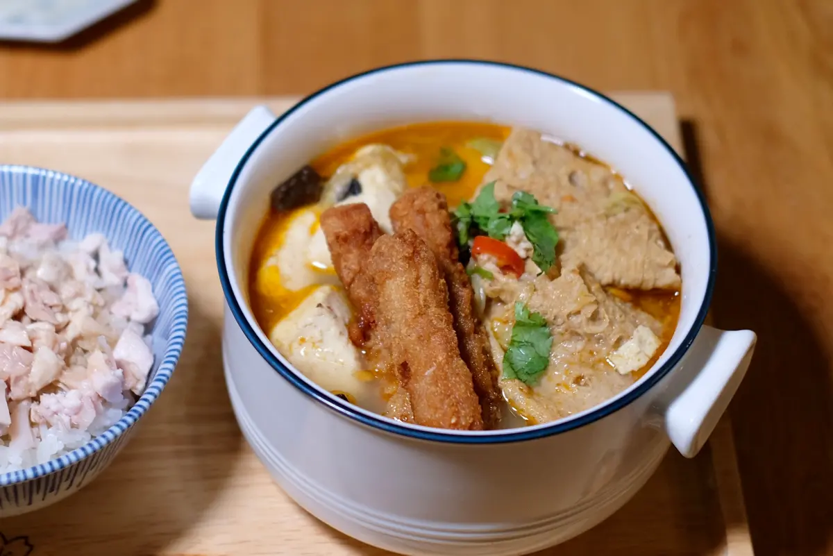 ▲林聰明沙鍋魚頭第三代另外開闢了新店面「聰明吧」，來到這兒可以免辛苦排隊，爽爽地吹冷氣等人將沙鍋魚頭等菜色送上桌。（圖／記者葉盛耀攝）