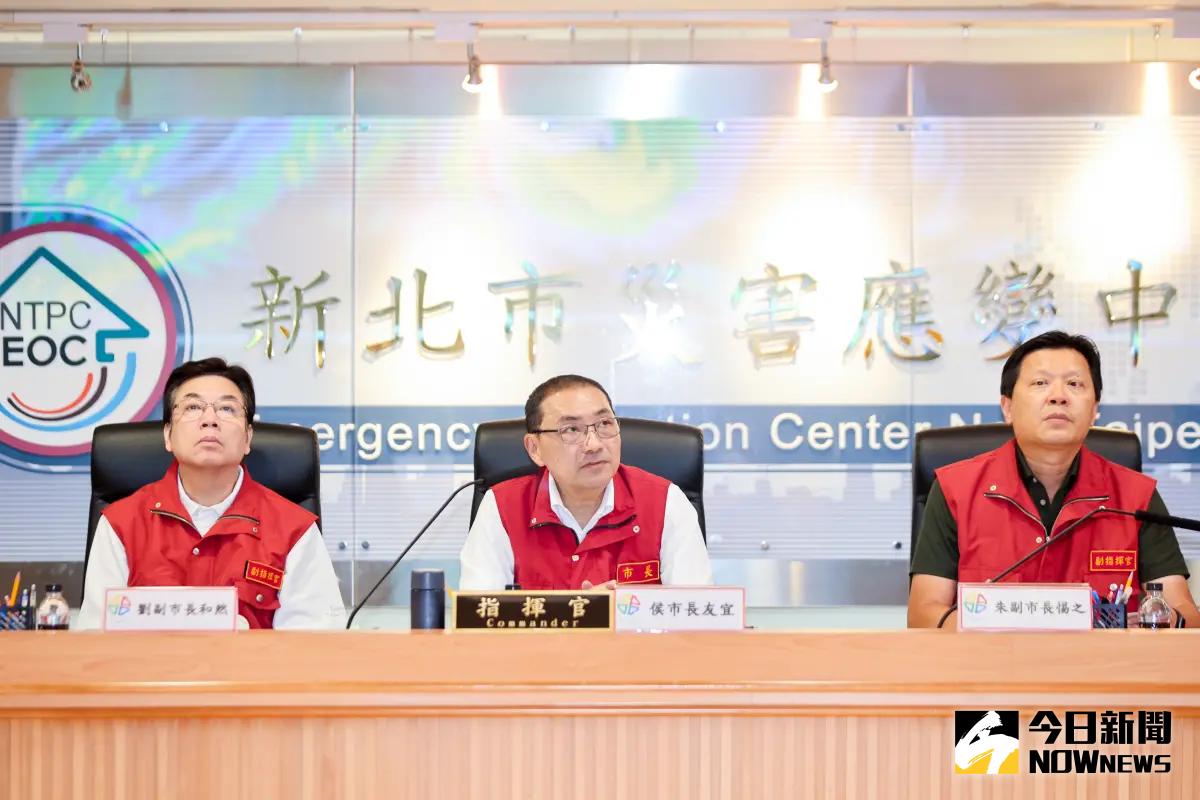 ▲因應防範海葵穿心颱，侯友宜主持災害應變中心工作會報，宣布提升為一級開設嚴防豪雨強陣風。（圖 ／記者吳嘉億攝，2023.09.02）