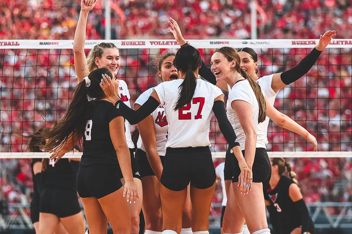 ▲內布拉斯加大學對決奧瑪哈大學的女排賽，現場湧進了92003名觀眾，打破世界紀錄。（圖／取自Nebraska Volleyball推特）