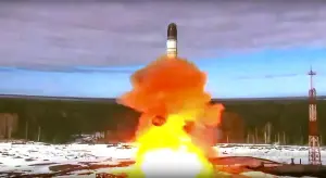 可攜10枚核彈頭！俄國聲稱最新洲際飛彈「薩爾馬特」已戰備值班
