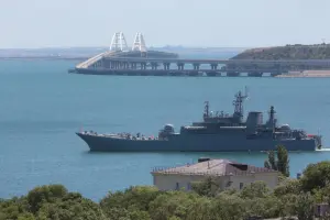 克里米亞大橋兵家必爭　俄聲稱摧毀3艘烏軍無人艇
