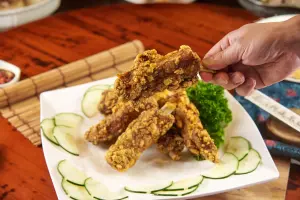 興蓬萊的招牌菜是排骨酥,口味獨特。(圖/取自興蓬萊臉書) ▲興蓬萊的招牌菜是排骨酥,口味獨特。(圖/取自興蓬萊臉書)