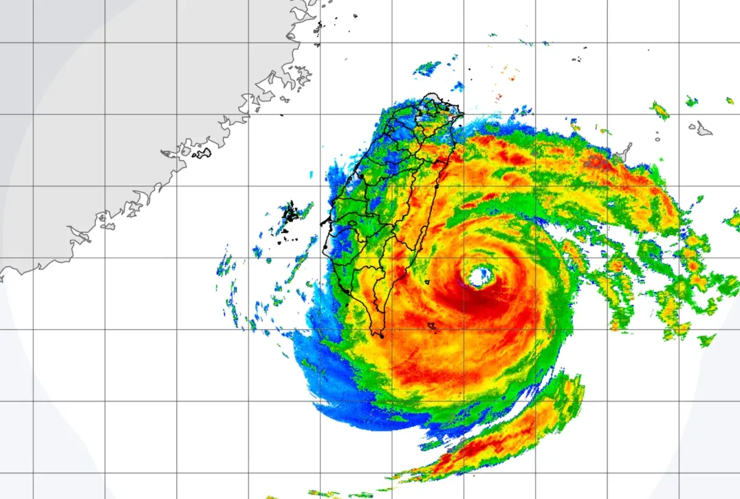 ▲海葵颱風與台灣直球對決，未來與台灣地形之間的交互影響非常複雜，雨勢在午後登陸後會更為加劇。（圖／翻攝中央氣象局官網）