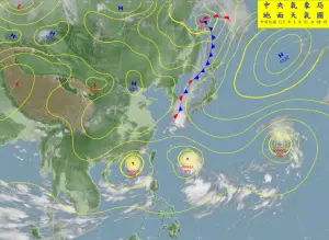 ▲海葵颱風前期在大低壓帶中間發展，任何一點環流或高壓勢力變動，都會牽引它的路徑。（圖／翻攝中央氣象局官網）