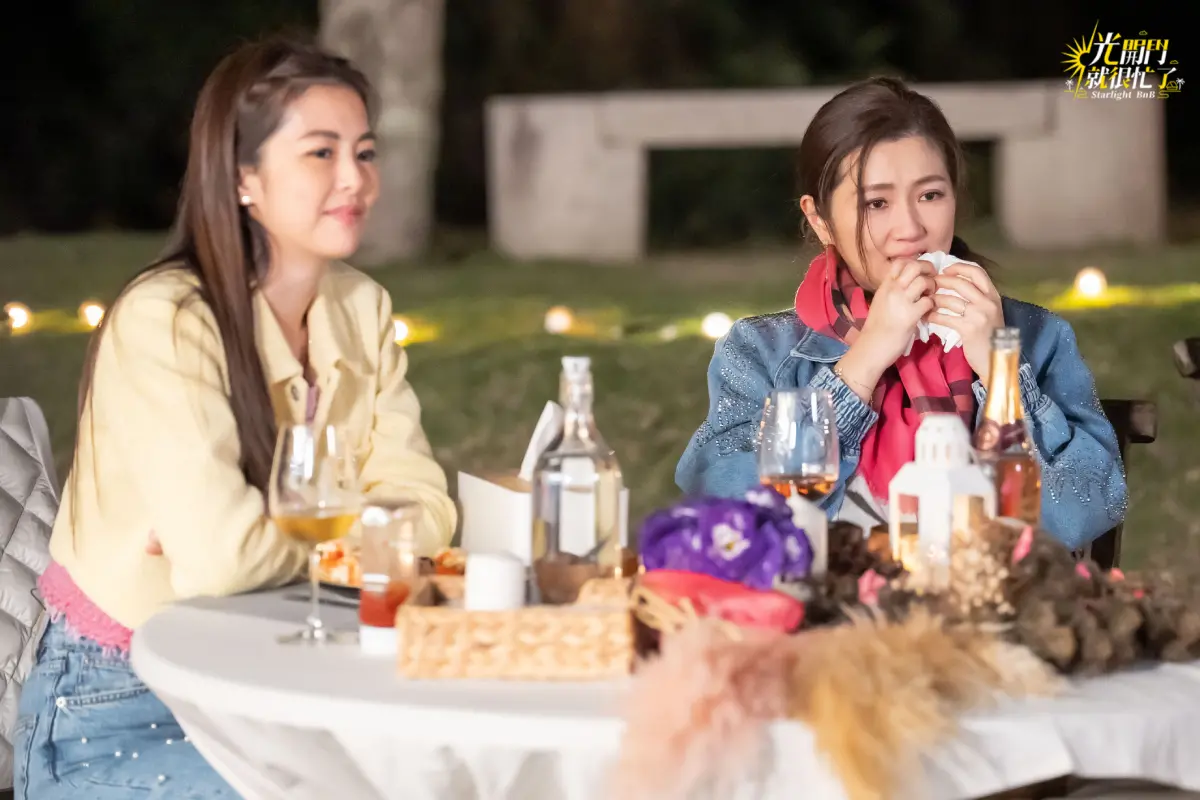 ▲Selina（右）懷孕前期與家人產生疏離感，明明住同棟樓，卻都沒什麼聯絡。（圖／TVBS提供）