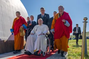 為見教宗　中國天主教徒湧入蒙古
