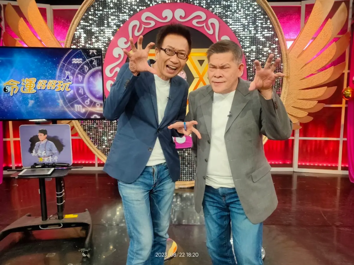 ▲澎恰恰（右）與《玫瑰之夜》製作人凌志文擔任《命運好好玩》來賓，暢聊當年2次卡到陰的靈異狀況都有許效舜在場。（圖／JET綜合台提供）