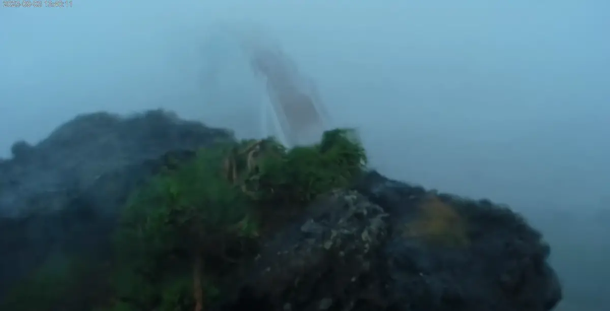 ▲海葵的暴風圈已經開始影響全台灣，尤其以東半部首當其衝，而台東三仙台現況畫面也曝光。（圖／YT@東部海岸國家風景管理處）