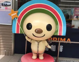 7-11店員來真的!防颱「五花大綁OPEN將」 眾見事故照笑翻了