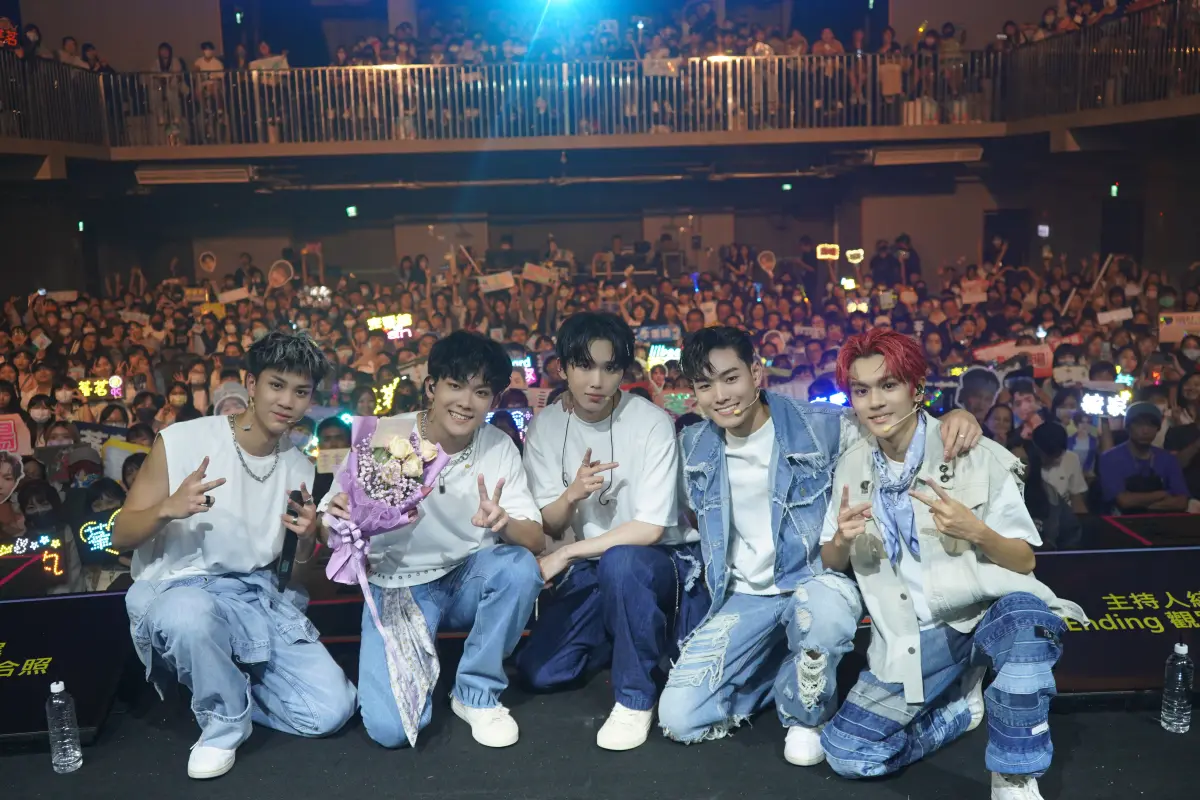 ▲AcQUA源少年團員須弘道（右二）感性告白，李秉諭（左一）聽到後當場哭了。（圖／種子音樂提供）