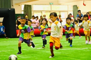 足球／推動足球扎根　首屆台中足萌盃后里大賽吸引逾百名幼童參與
