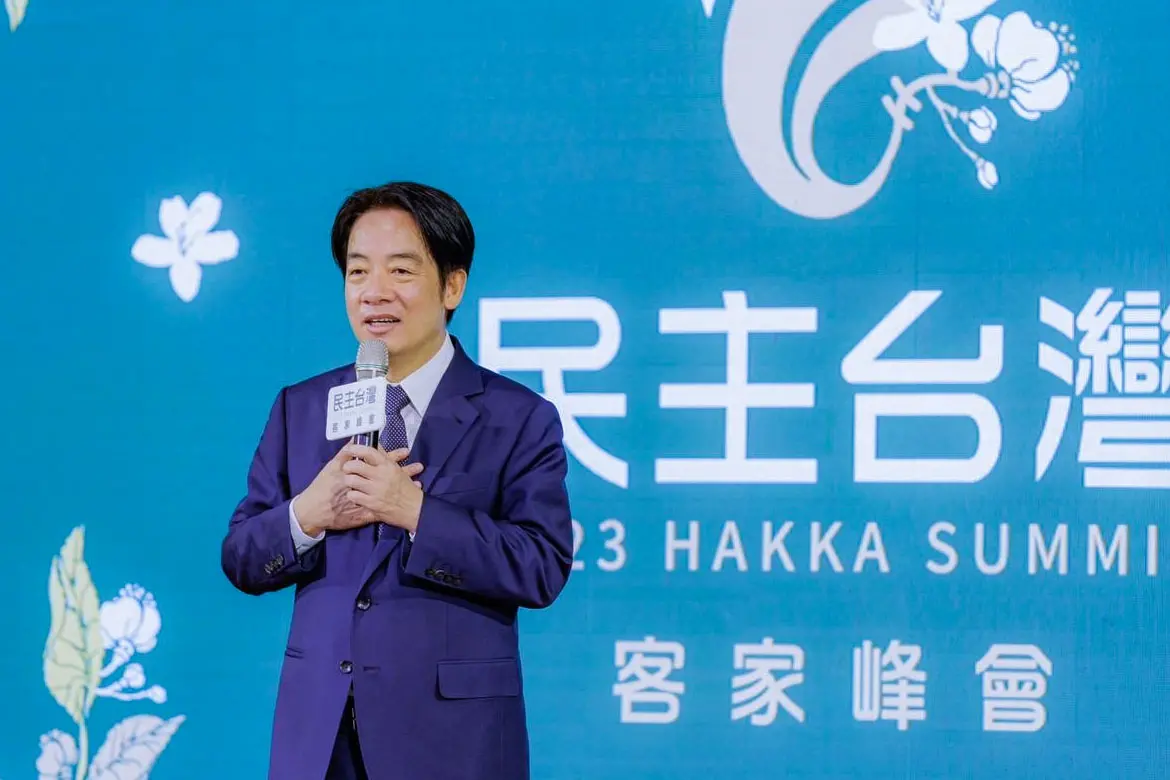 ▲賴清德曾被說撞臉日星大澤隆夫，34年沒變過的「中分頭」髮型是其招牌，未料竟被老外覺得「太重外表」而無法信任。（圖／賴清德臉書）