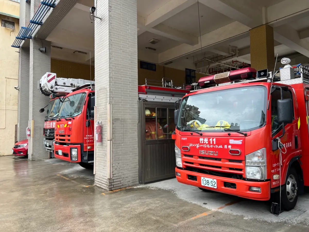 ▲消防局表示，新竹市自今日上午7時風力已下修為平均風速2-5級、最大陣風6-8級，後續雨情評估亦僅為偶有短暫陣雨天氣，對竹市威脅大幅減輕。（圖／新竹市政府提供）