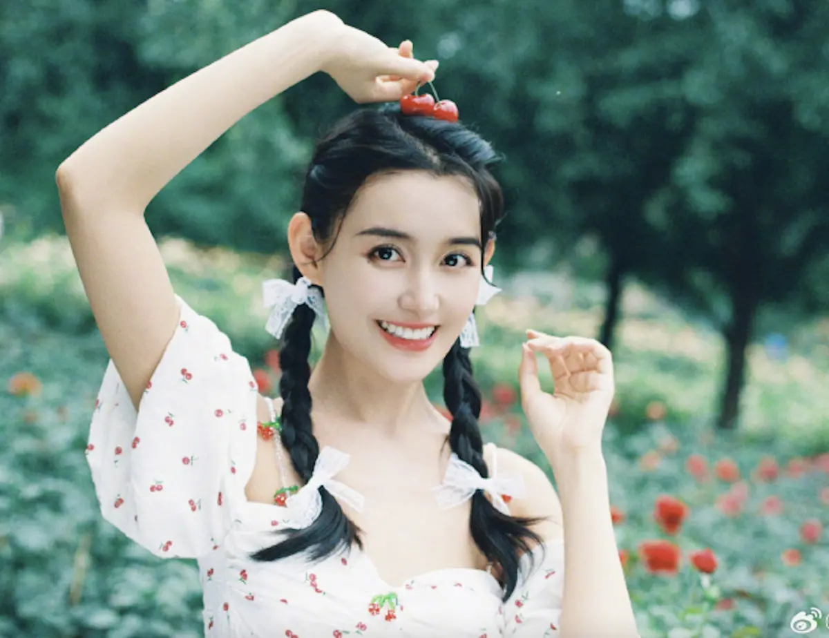 ▲「童星第一美女」蔣依依今日爆出逃漏稅風波，經相關單位查核確認屬實，工作室也緊急補繳稅金238萬元人民幣。（圖／翻攝自微博）