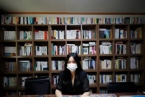 韓24歲女教師不堪欺辱輕生！近7萬人罷工加入示威、32間小學停課
