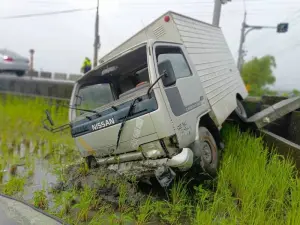颱風天路口相撞！宜蘭小貨車駕駛趁機落跑　警方一查竟是逃逸移工
