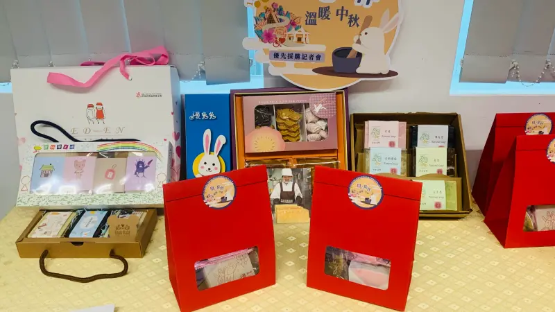 ▲台中市身心障礙弱勢團體的推出的中秋禮盒,社會局網站有詳細資訊。(圖/記者顏幸如攝,2023.09.05)