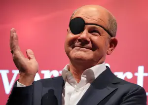 德總理臉部受傷戴眼罩　公布照片掀海盜迷因潮
