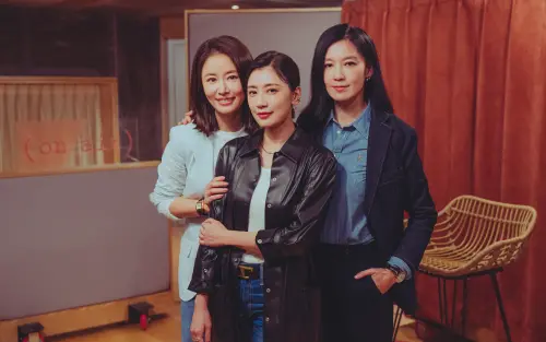 ▲林心如（左起）、賈靜雯、林熙蕾共演影集《此時此刻》。（圖／Netflix）