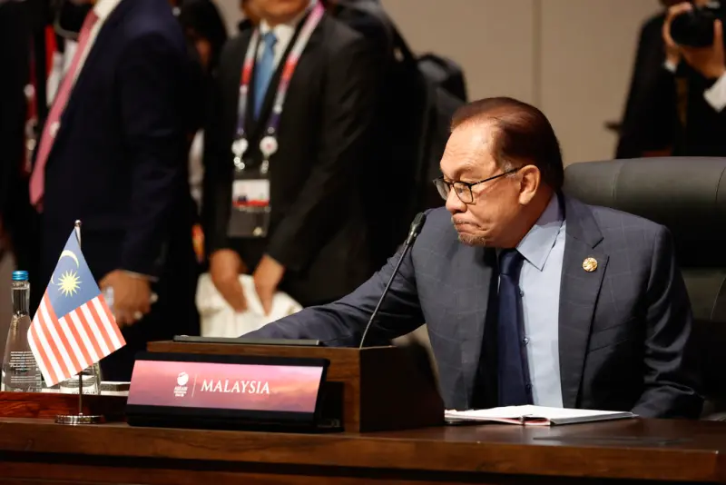 ▲43屆東協峰會今天登場，馬來西亞首相安華表示，期盼進一步鞏固並強化東協在印太區域的中心地位，鼓勵東協維持開放與包容態度。（圖／美聯社／達志影像）