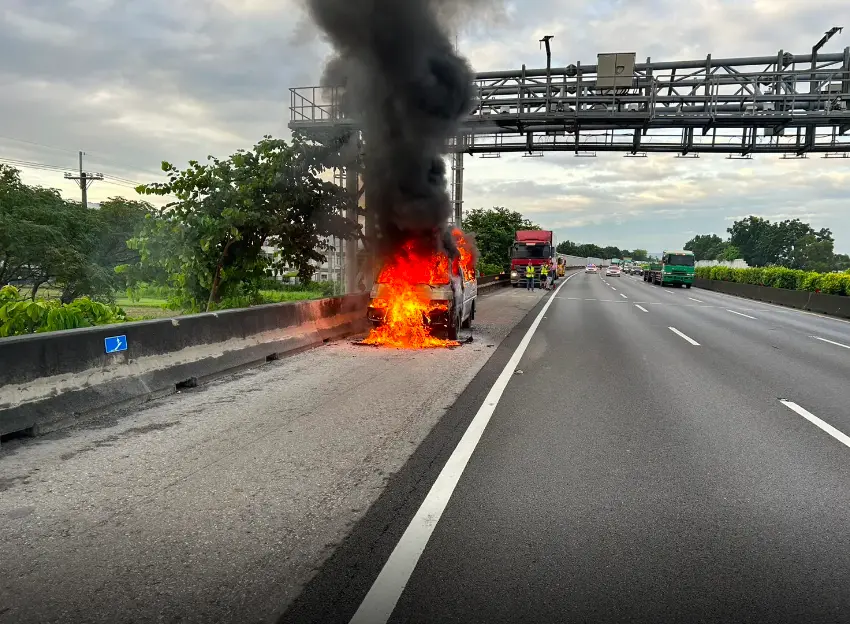 ▲國道1號北向頭屋路段6日清晨發生火燒車事故。（圖／翻攝自記者爆料網）