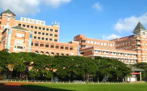 ▲高苑科技大學辦2023高苑科大X南科園區廠商交流會。(圖／記者黃守作攝)▲高苑科技大學辦2023高苑科大X南科園區廠商交流會，由校長陳天惠(站立