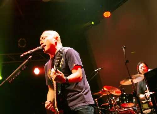 ▲張國璽現在一邊當機師一邊接商演演出音樂。（圖／華納音樂）