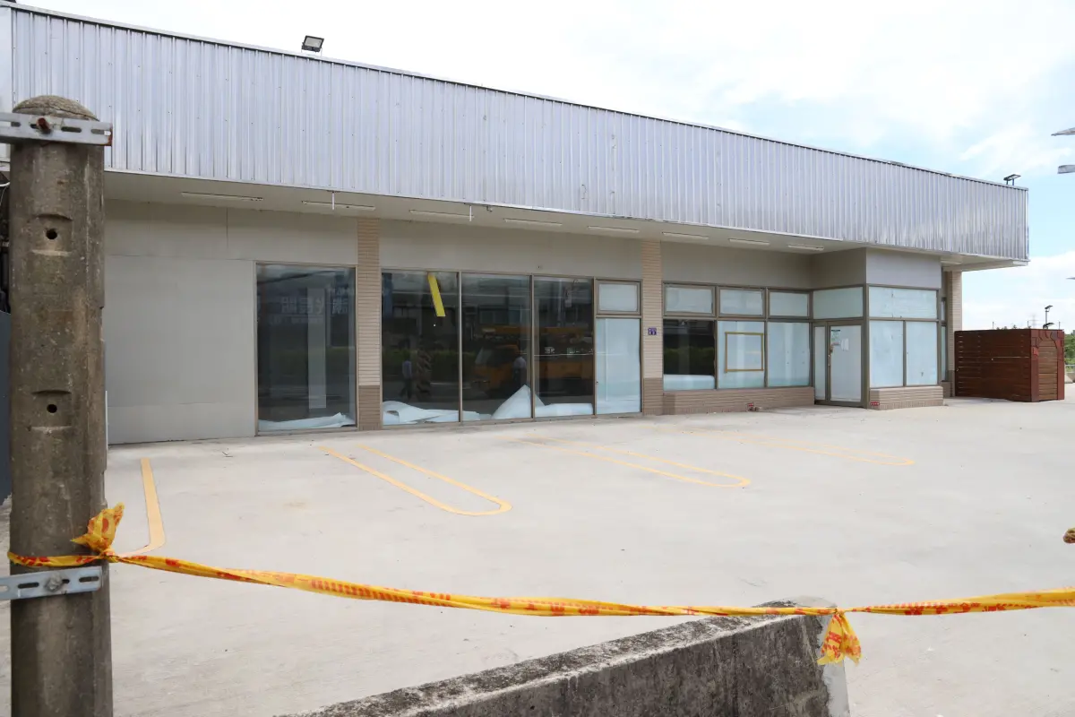 ▲湖口鄉八德路二段這處農地，違法於農業區鋪設水泥經營超商。（圖／新竹縣政府提供）